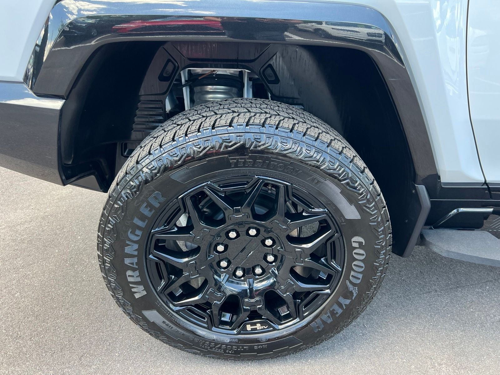 2025 GMC Hummer EV SUV 2X