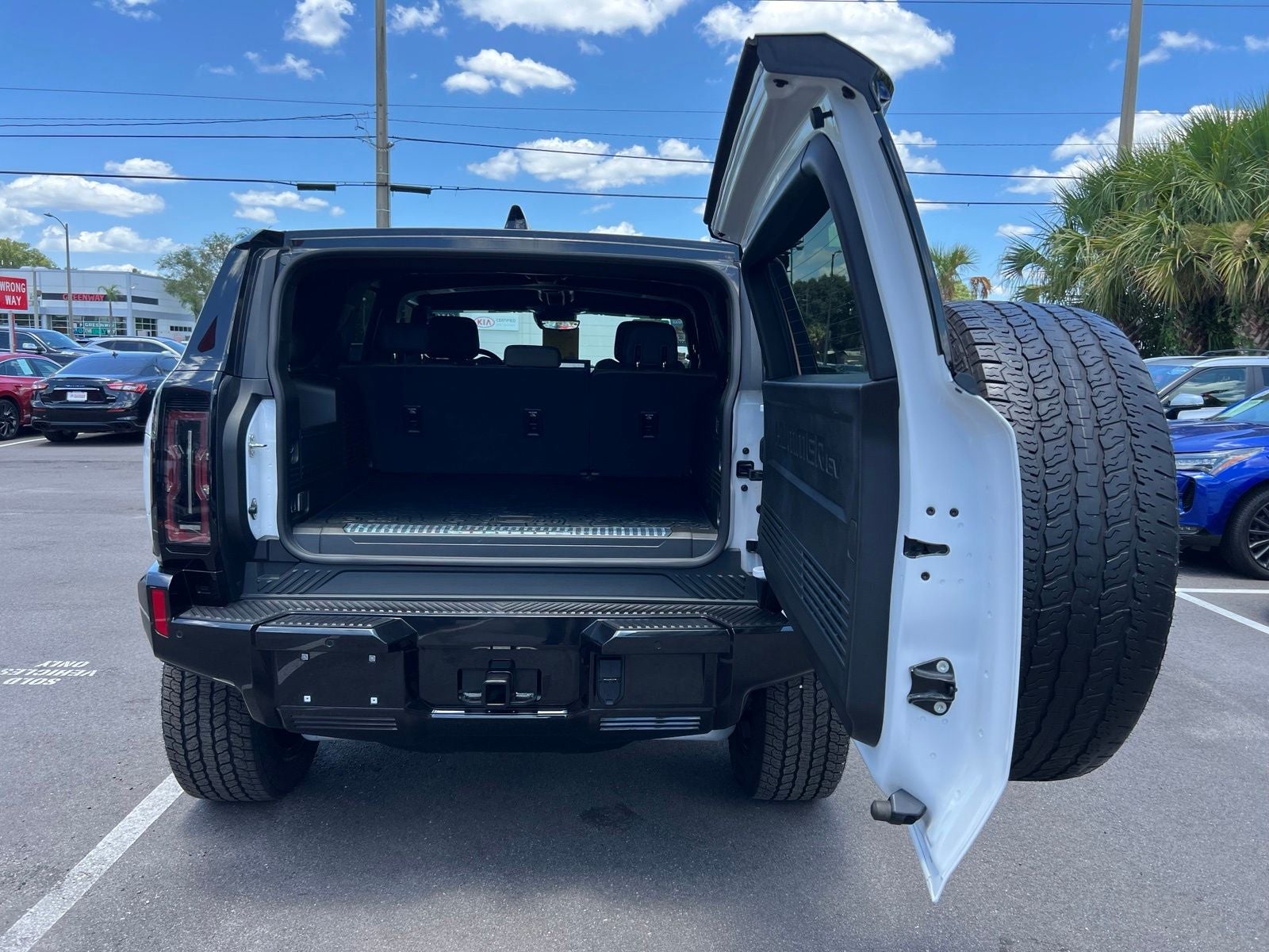 2025 GMC Hummer EV SUV 2X
