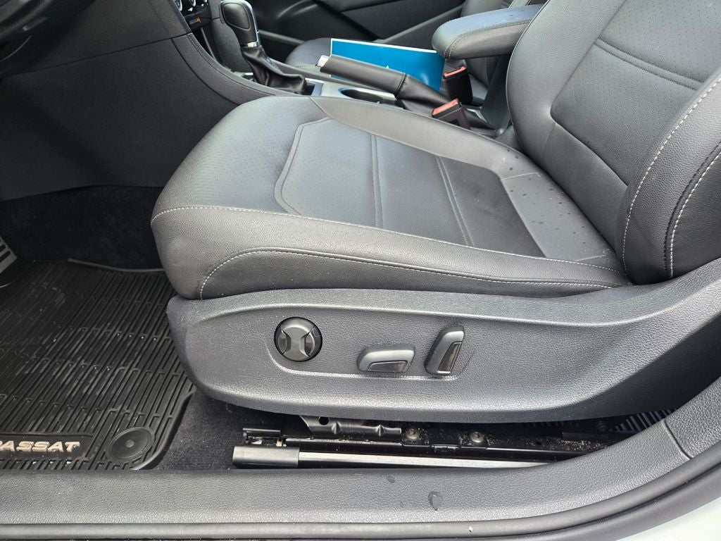2021 Volkswagen Passat 2.0T R-Line