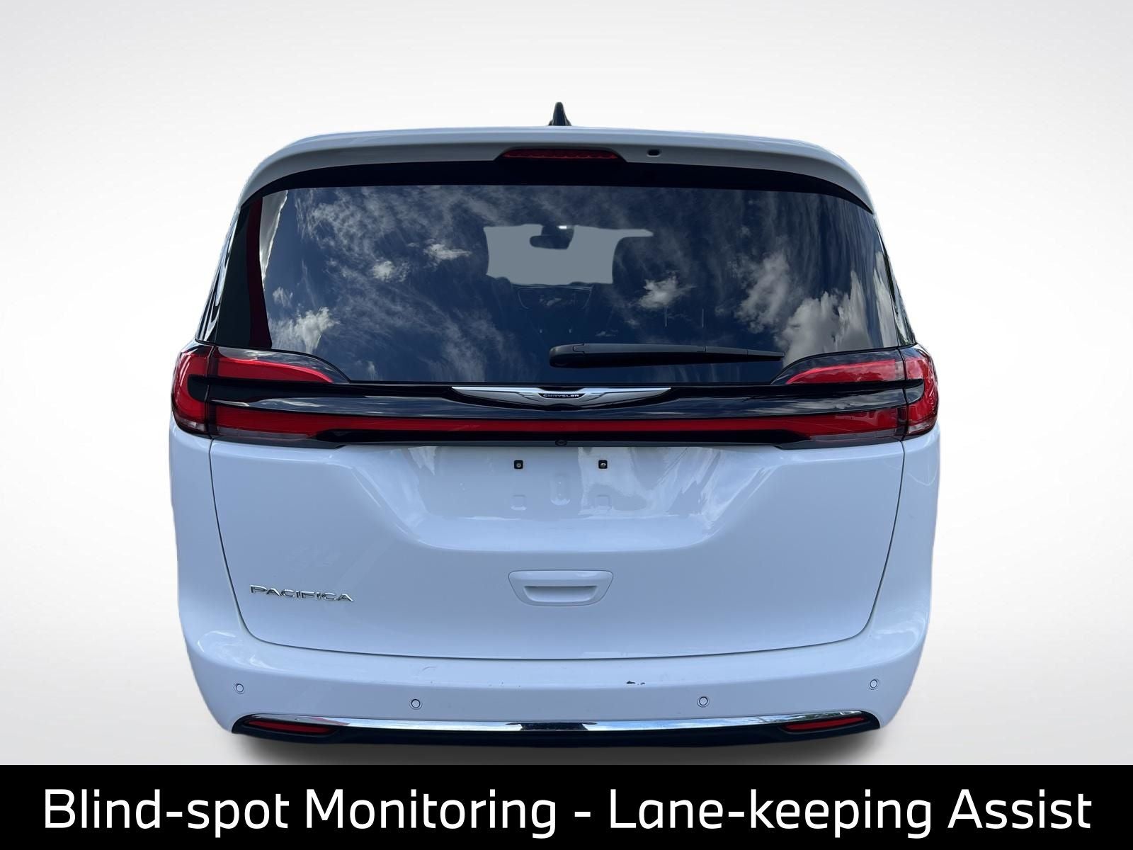 2025 Chrysler Pacifica Select