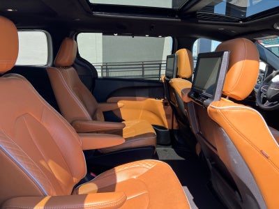 2023 Chrysler Pacifica Hybrid Pinnacle