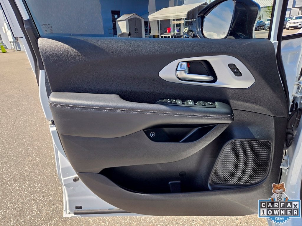2024 Chrysler Pacifica Hybrid Select S Appearance