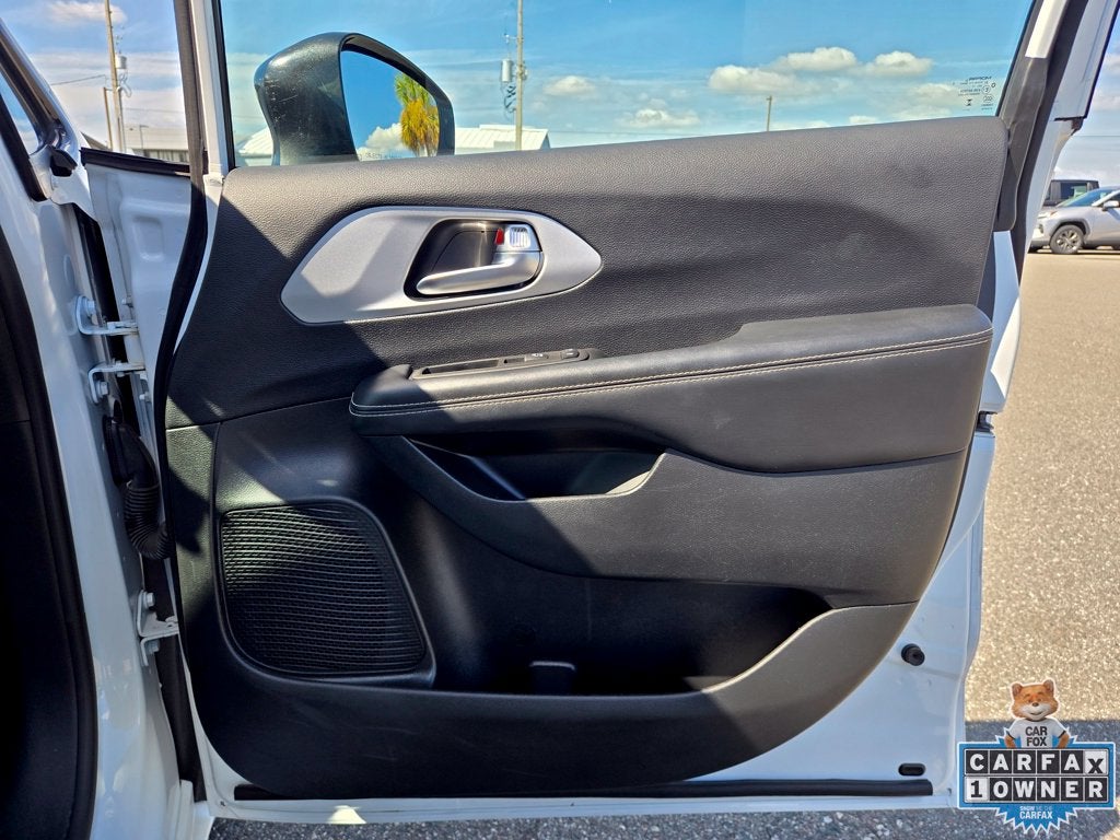 2024 Chrysler Pacifica Hybrid Select S Appearance