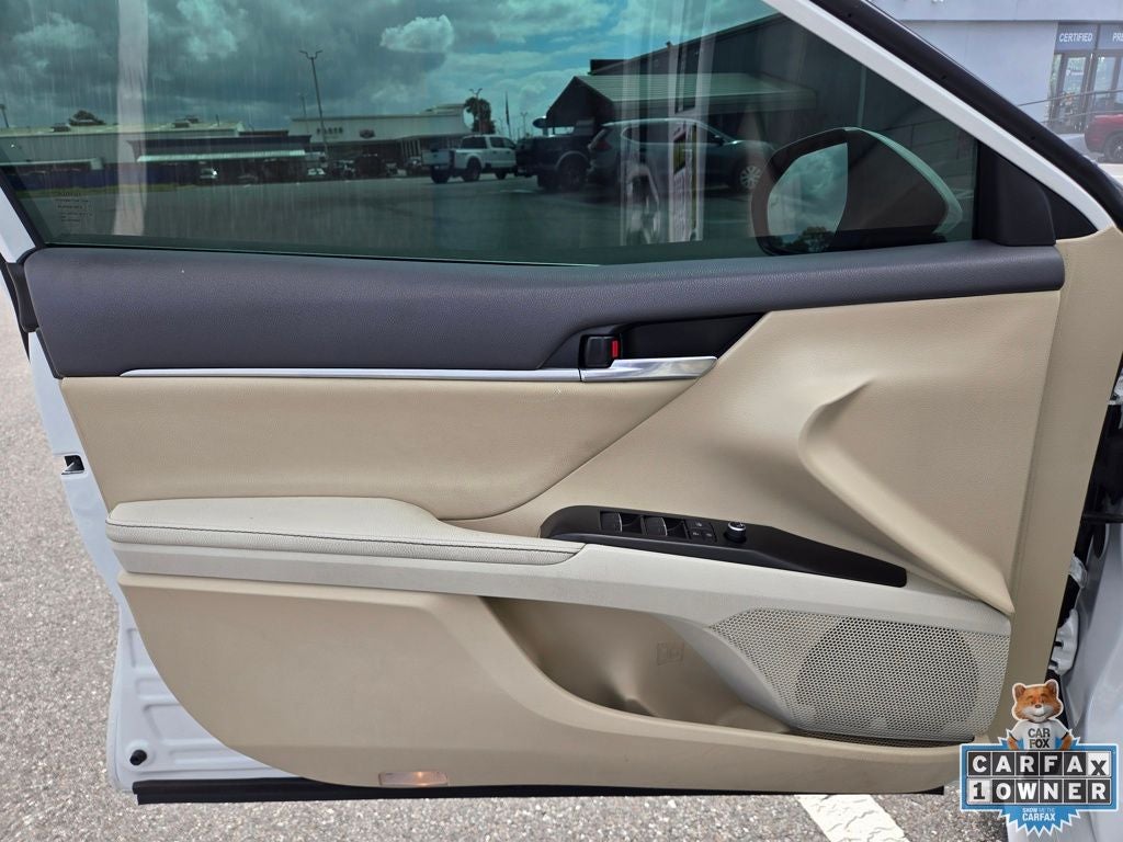 2022 Toyota Camry Hybrid XLE