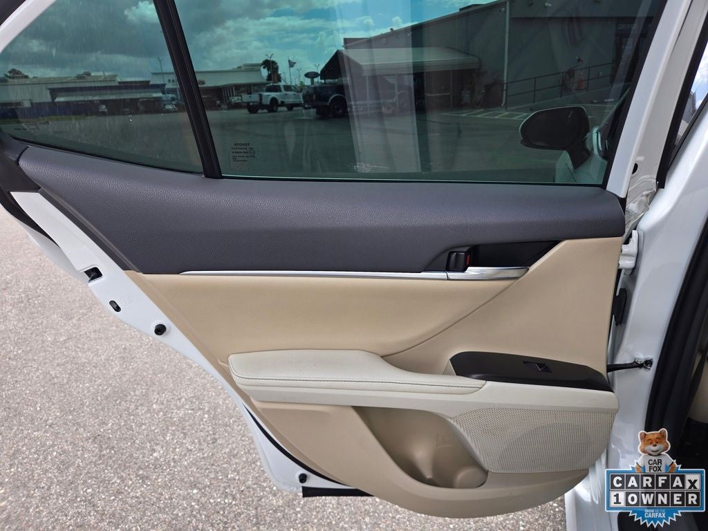 2022 Toyota Camry Hybrid XLE