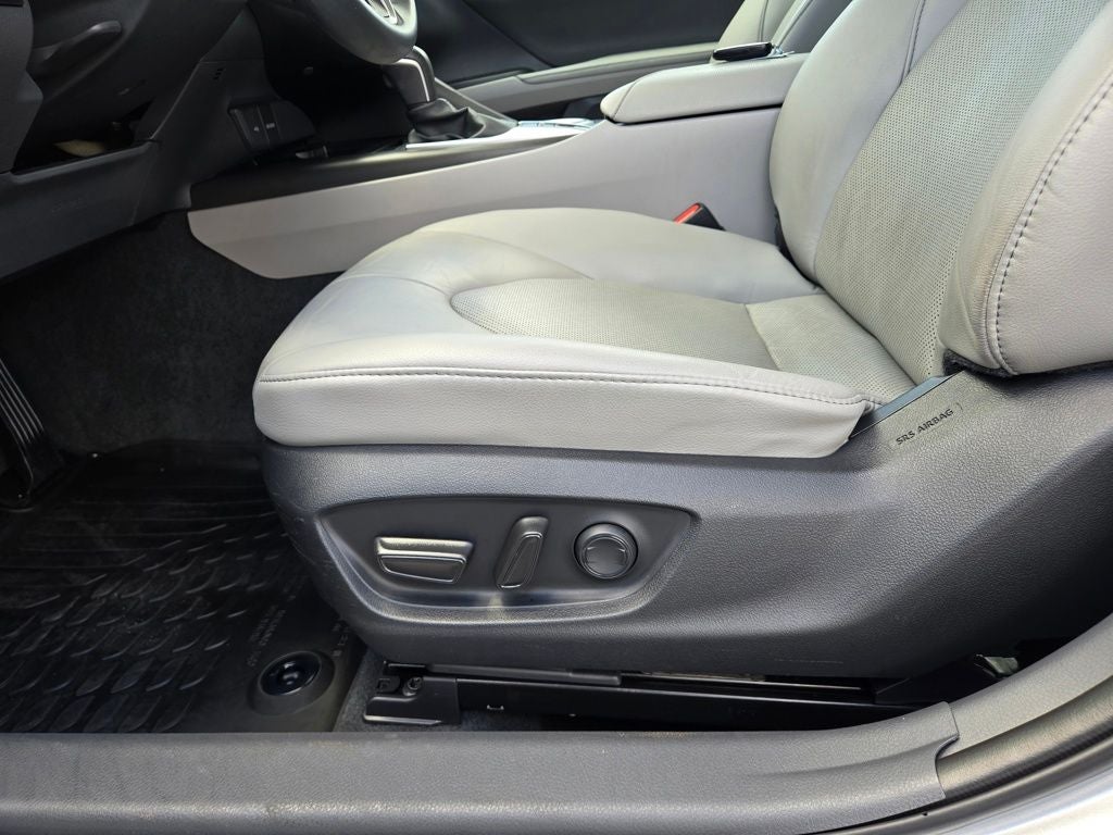 2023 Toyota Camry Hybrid XLE