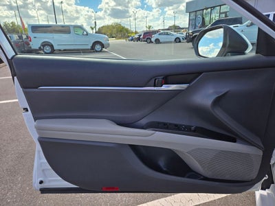 2022 Toyota Camry SE