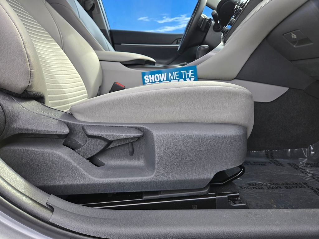 2021 Toyota Camry Hybrid SE