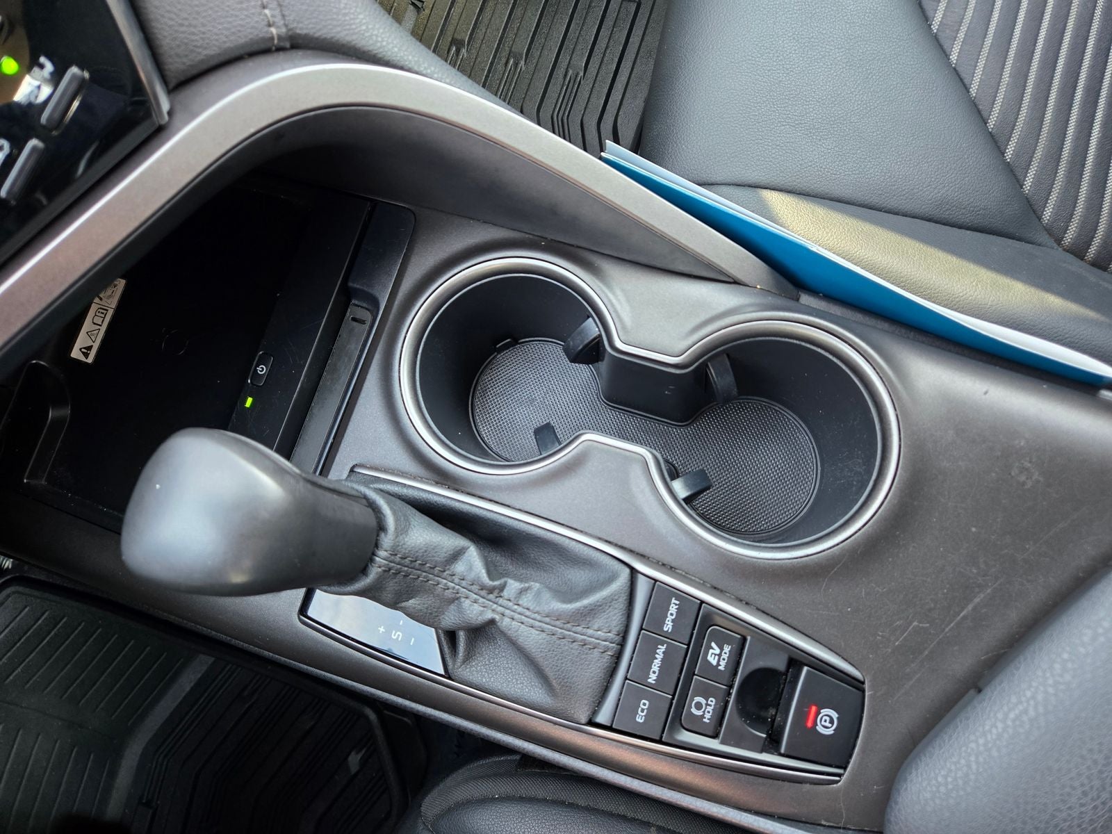 2022 Toyota Camry Hybrid Hybrid SE