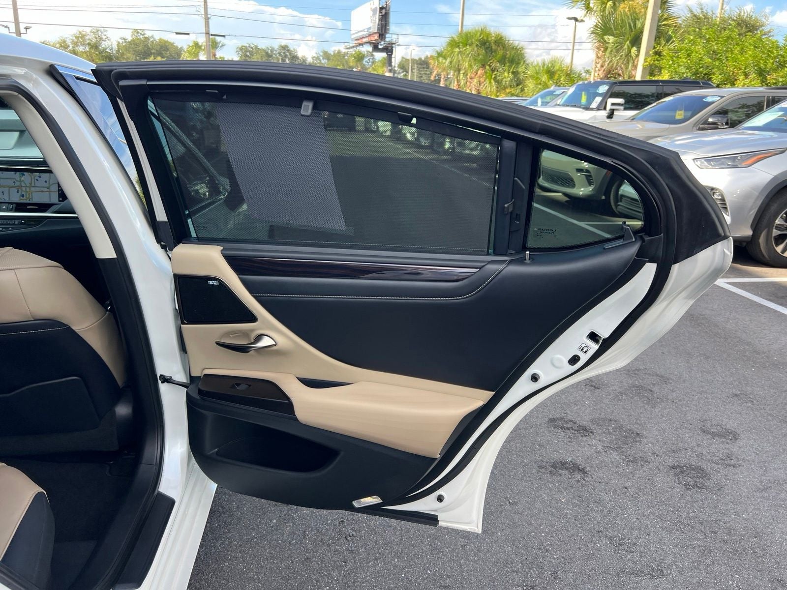 2019 Lexus ES 300h Ultra Luxury