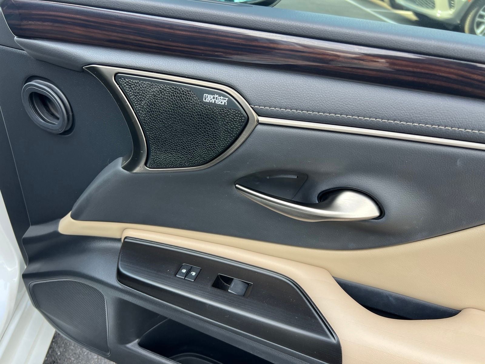 2019 Lexus ES 300h Ultra Luxury