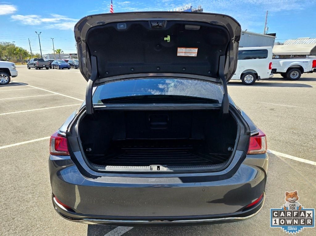 2022 Lexus ES 300h F-Sport