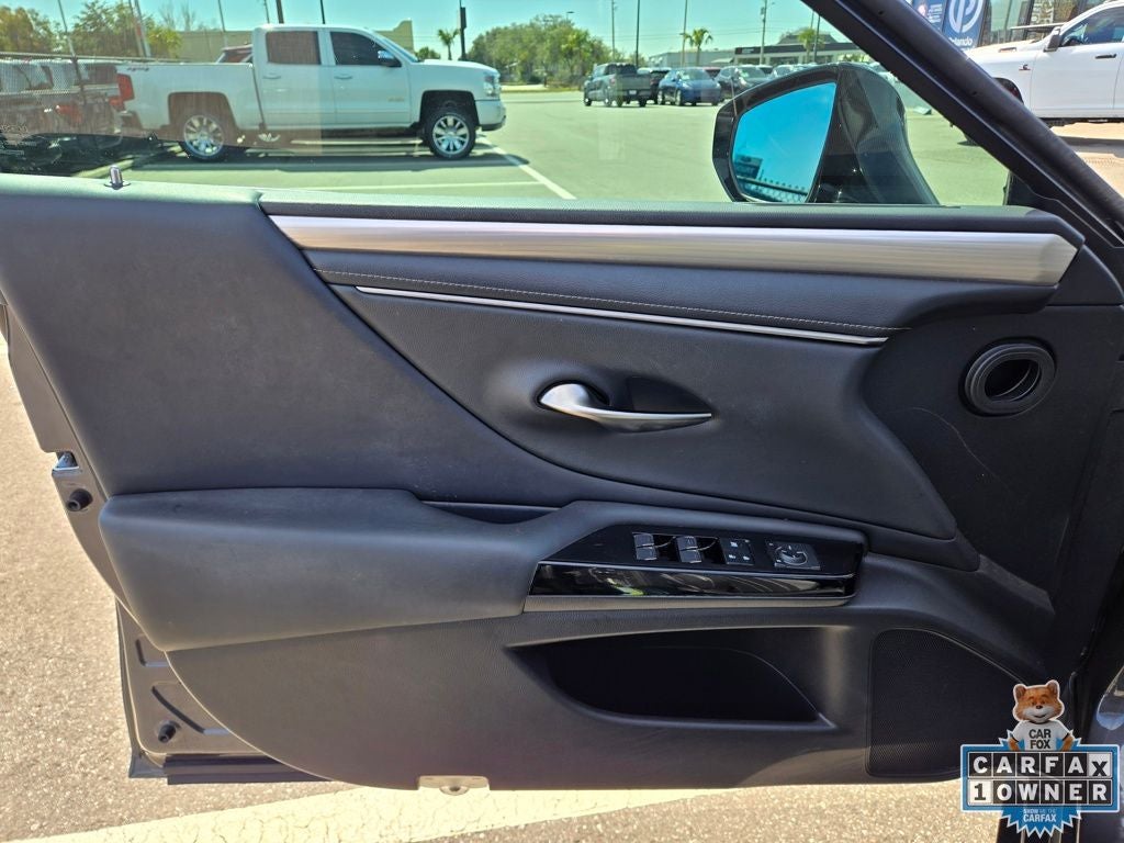 2022 Lexus ES 300h F-Sport