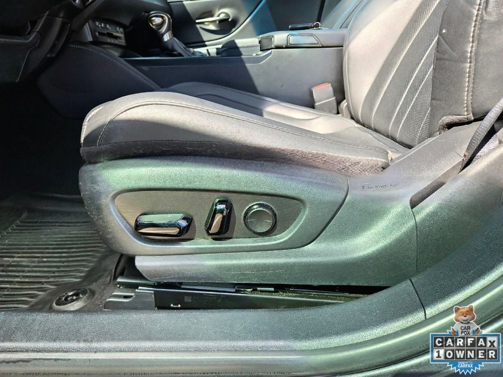 2022 Lexus ES 300h F-Sport