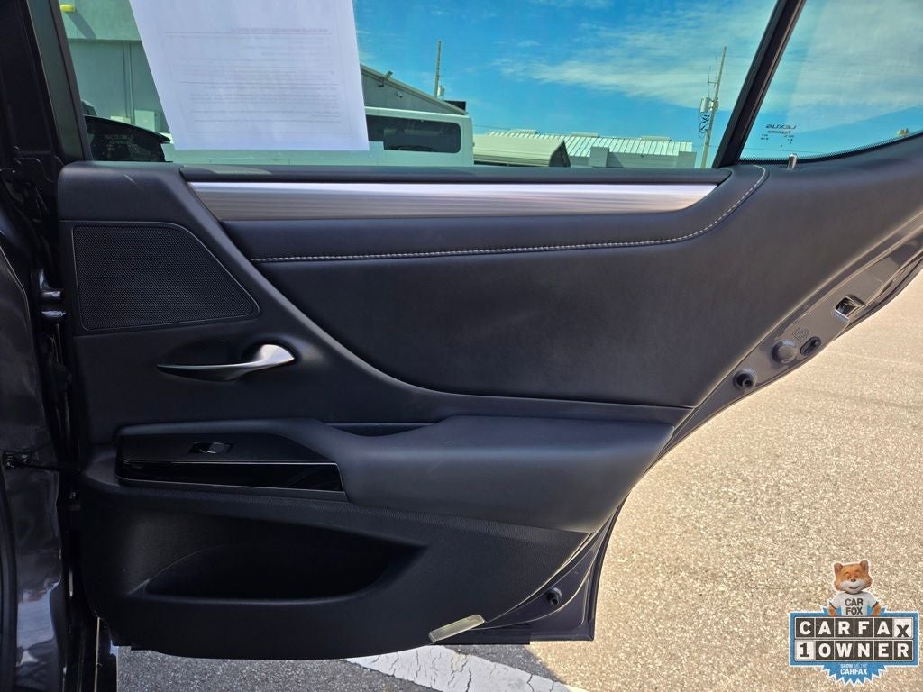 2022 Lexus ES 300h F-Sport