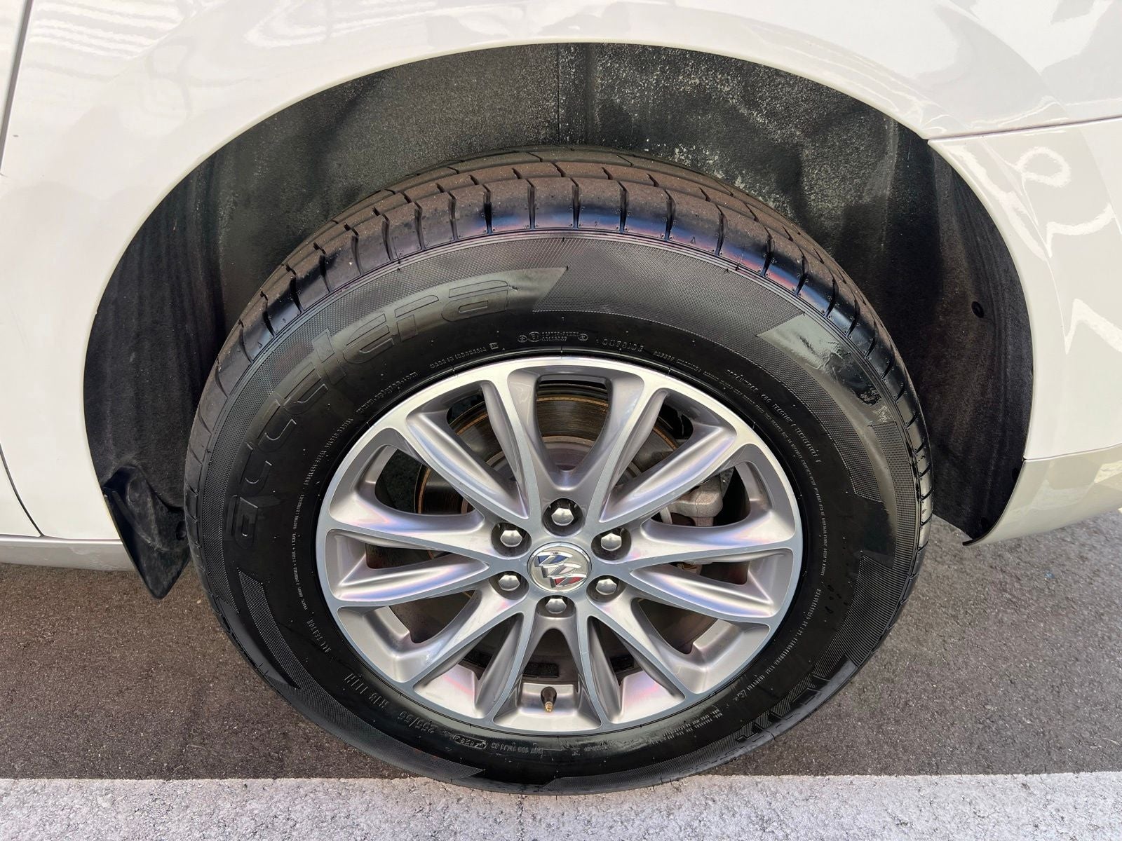 2023 Buick Enclave Essence