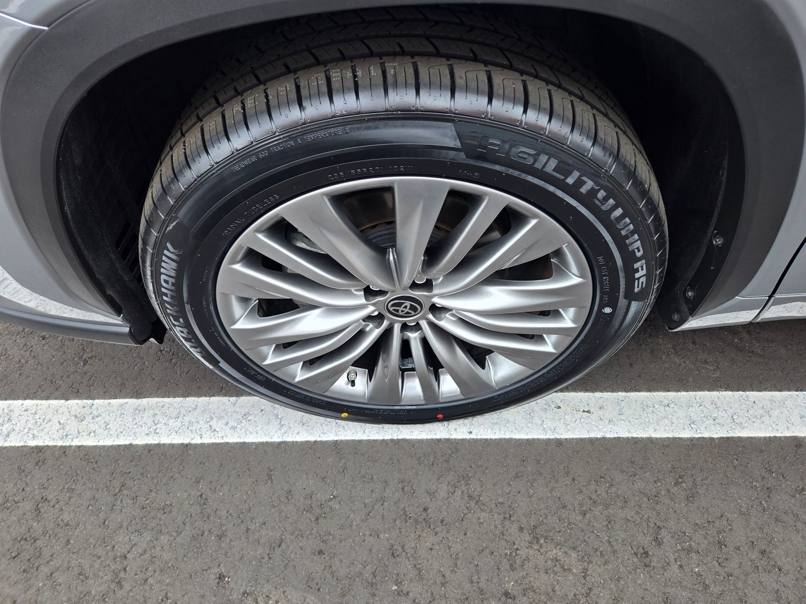 2023 Toyota Highlander Hybrid Platinum