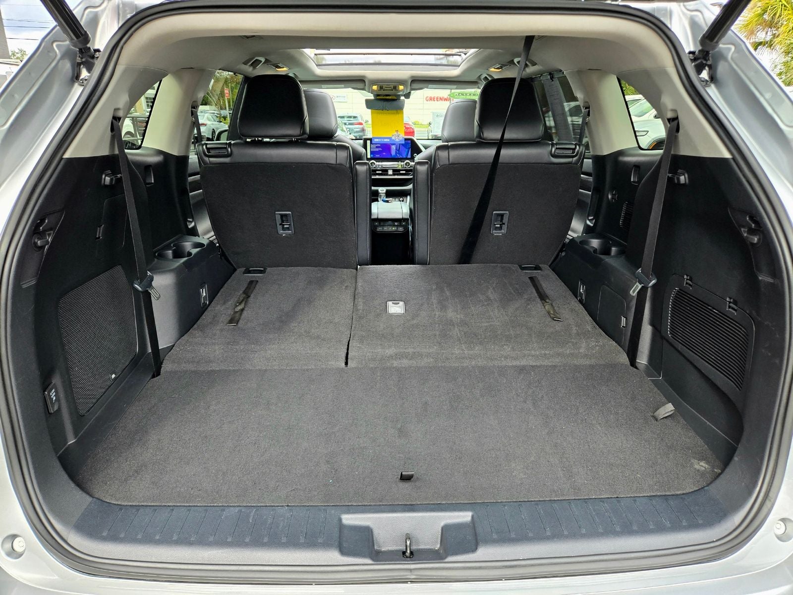 2023 Toyota Highlander Hybrid Platinum