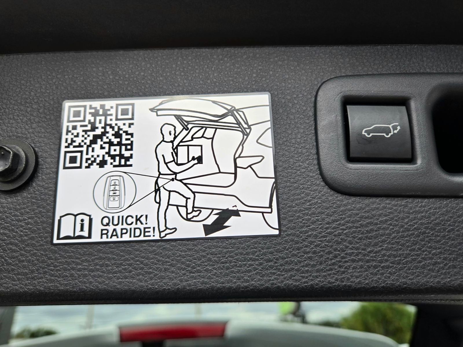 2023 Toyota Highlander Hybrid Platinum