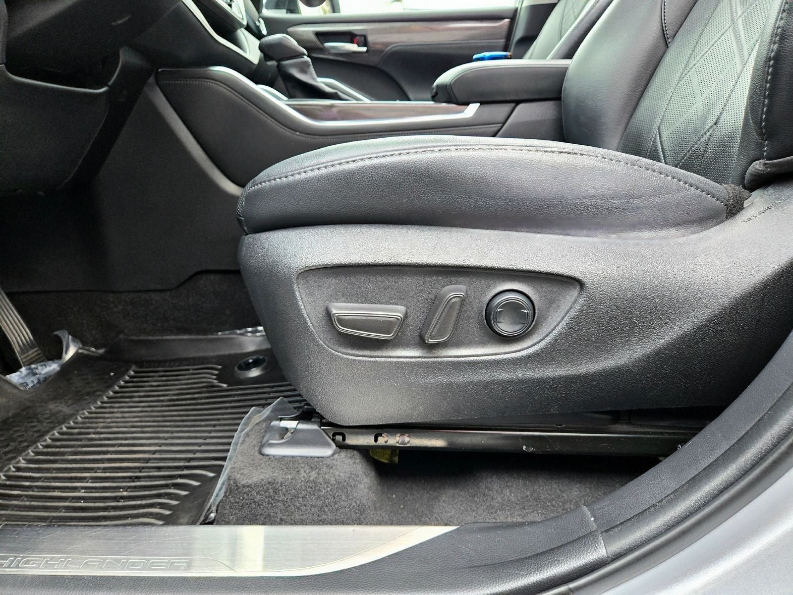 2023 Toyota Highlander Hybrid Platinum