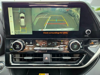 2023 Toyota Highlander Hybrid Platinum