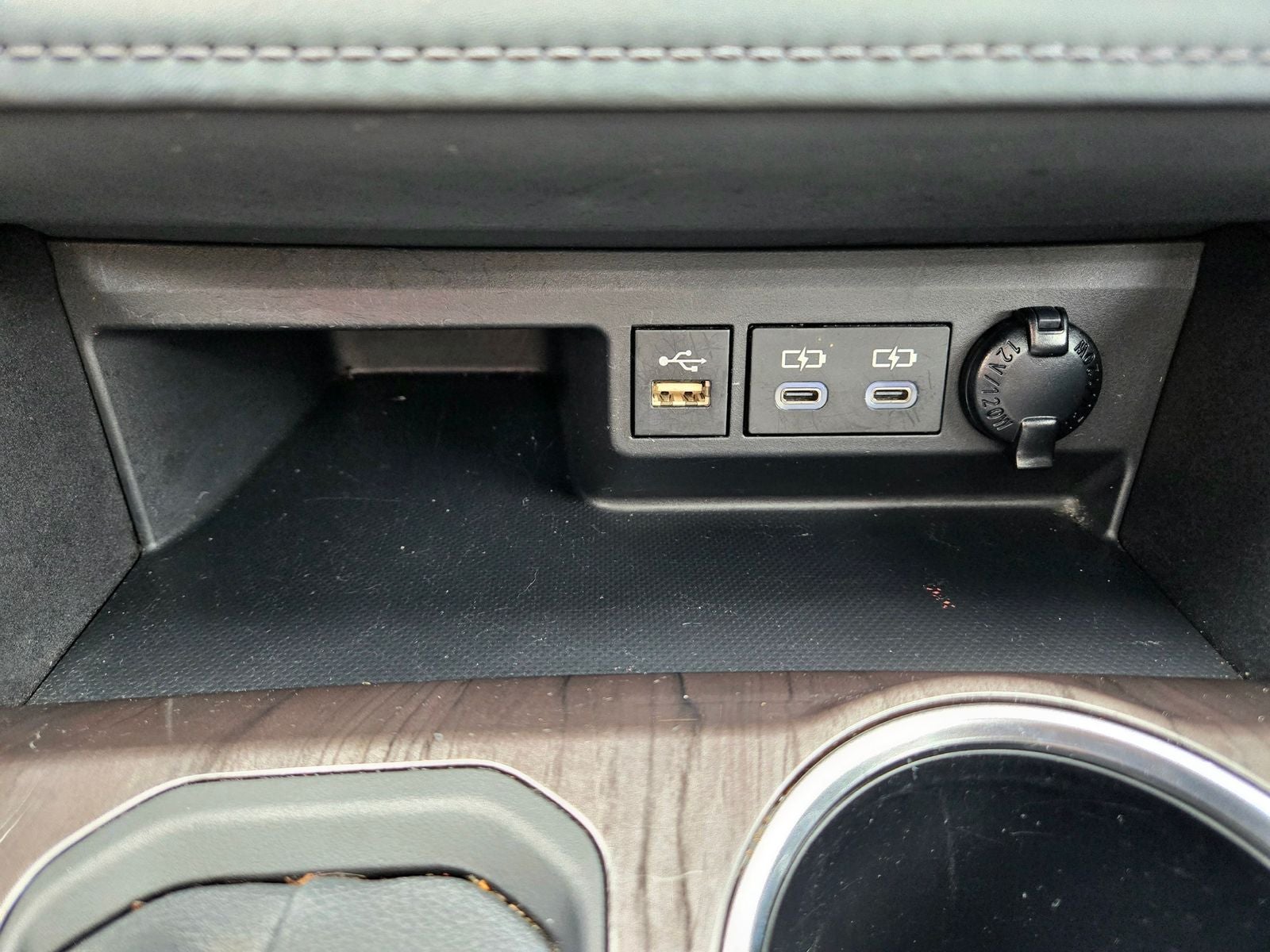 2023 Toyota Highlander Hybrid Platinum