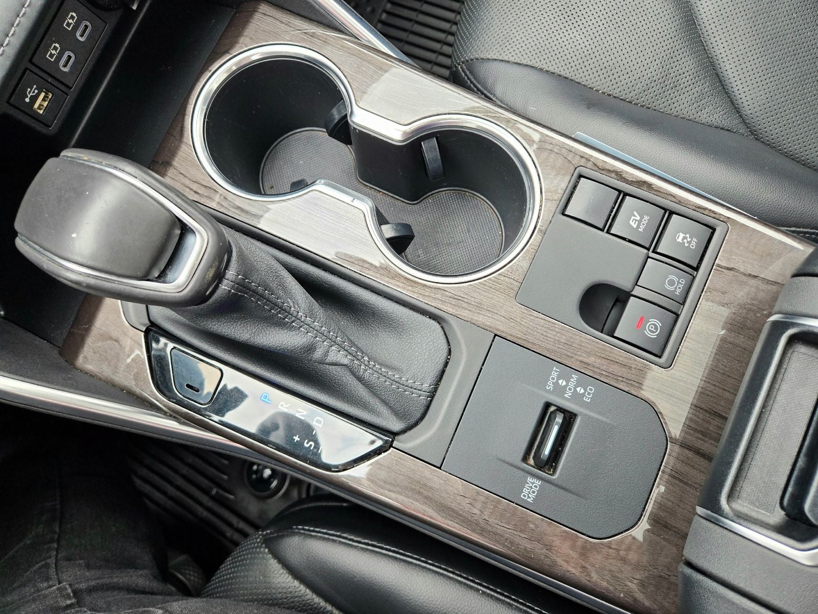 2023 Toyota Highlander Hybrid Platinum