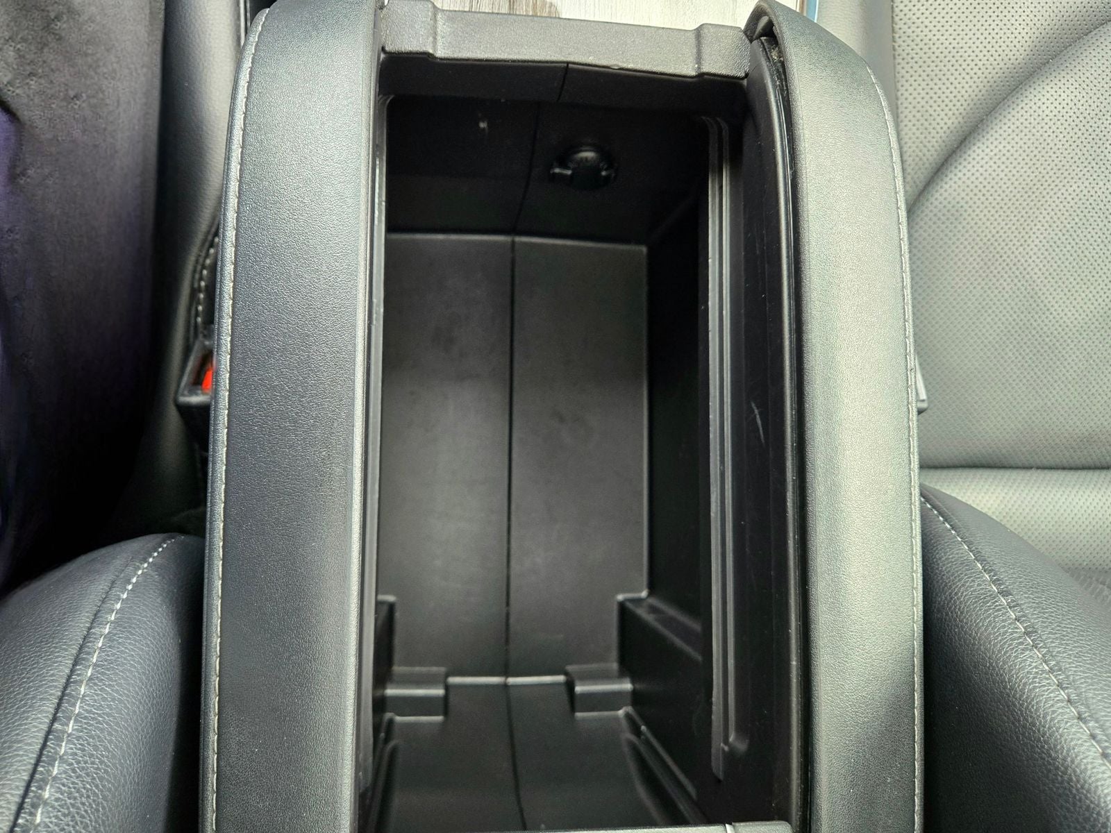 2023 Toyota Highlander Hybrid Platinum