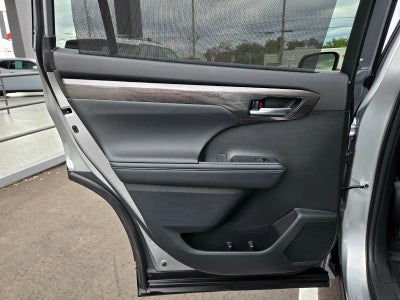 2023 Toyota Highlander Hybrid Platinum