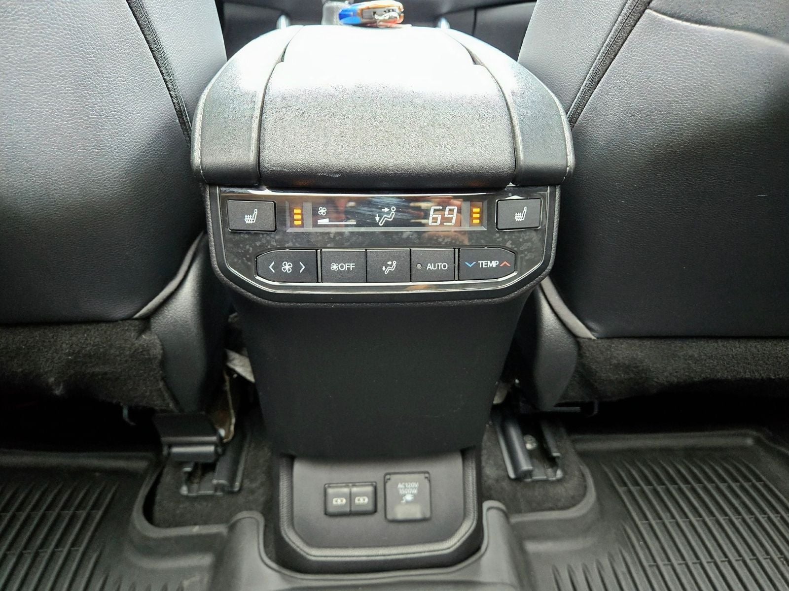 2023 Toyota Highlander Hybrid Platinum
