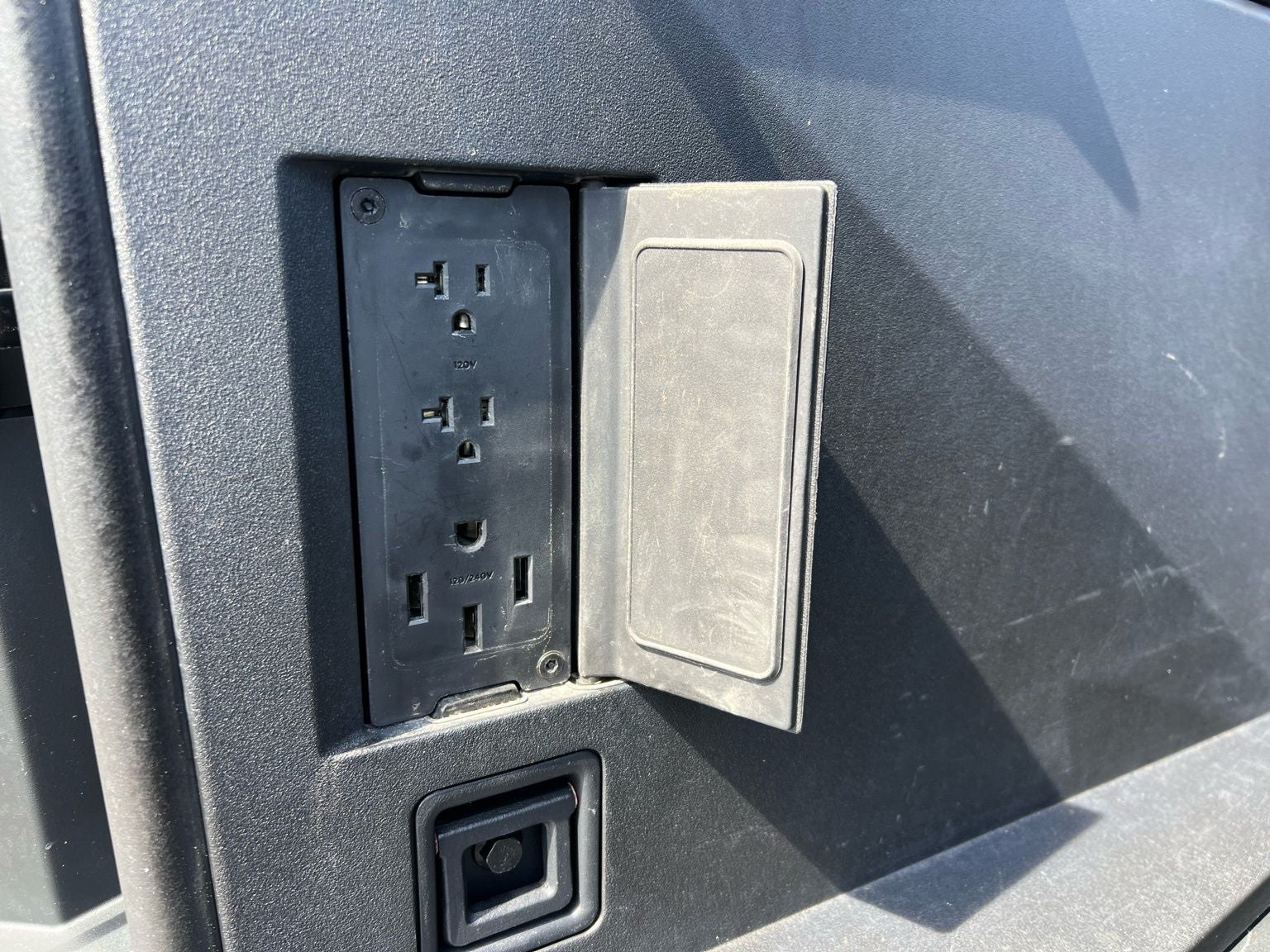 2024 Tesla Cybertruck Base