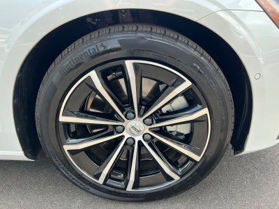 2023 Volvo S60 Recharge Plug-In Hybrid T8 Plus Dark Theme