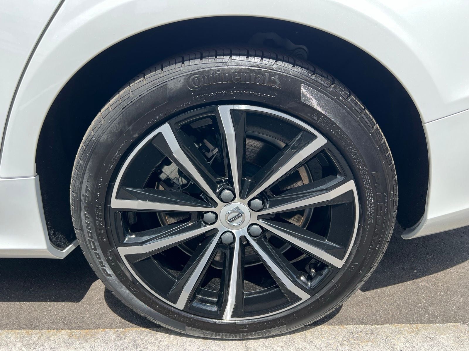 2023 Volvo S60 Recharge Plug-In Hybrid T8 Plus Dark Theme