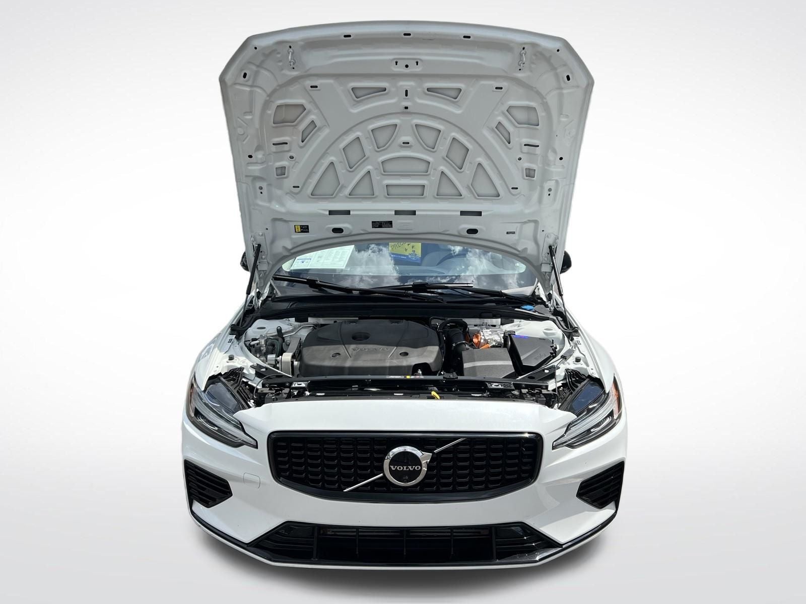 2023 Volvo S60 Recharge Plug-In Hybrid T8 Plus Dark Theme