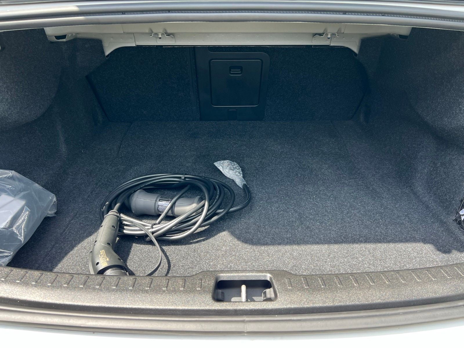 2023 Volvo S60 Recharge Plug-In Hybrid T8 Plus Dark Theme
