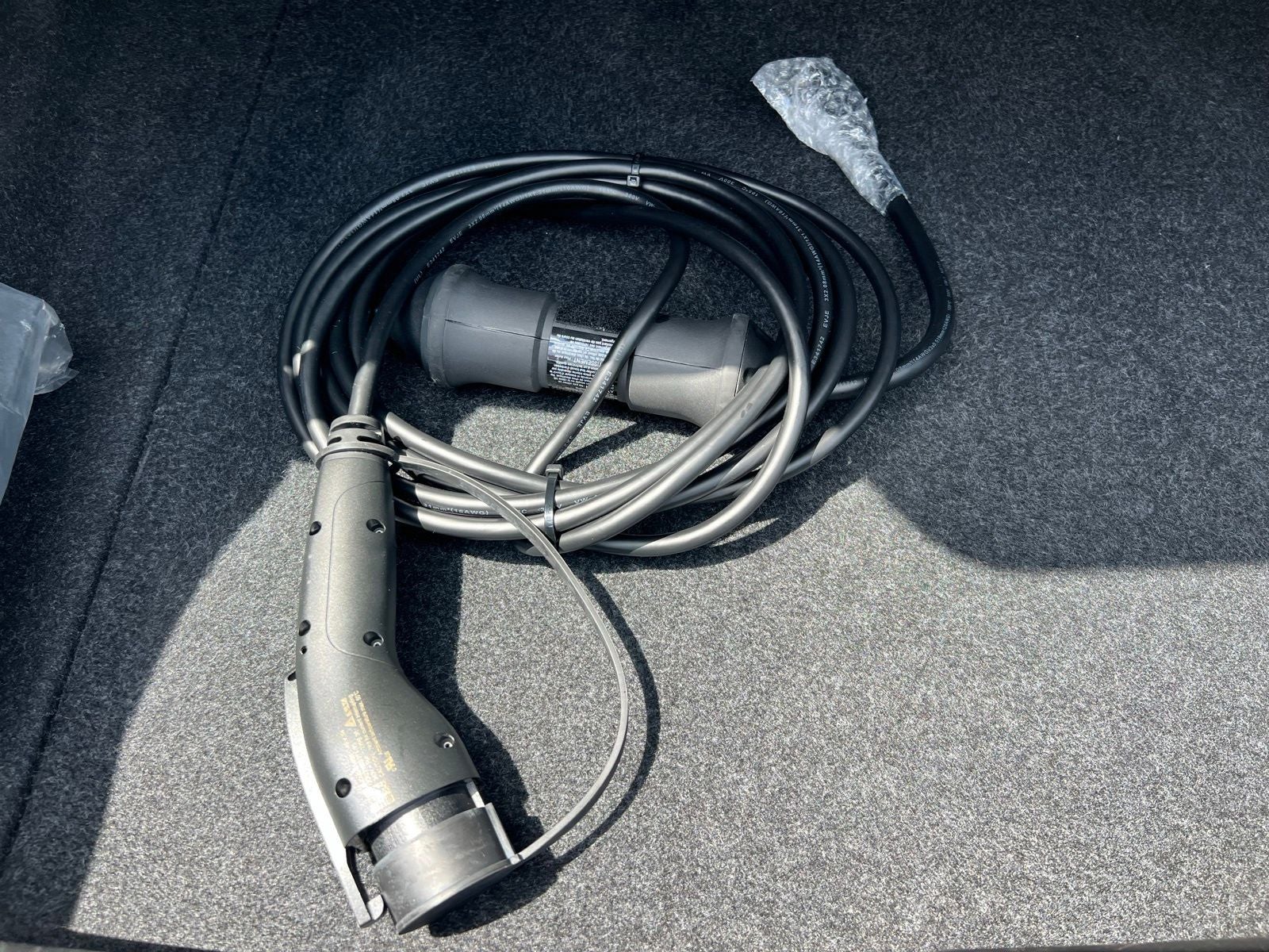 2023 Volvo S60 Recharge Plug-In Hybrid T8 Plus Dark Theme