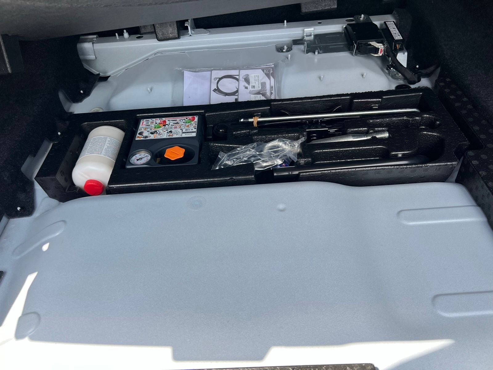 2023 Volvo S60 Recharge Plug-In Hybrid T8 Plus Dark Theme