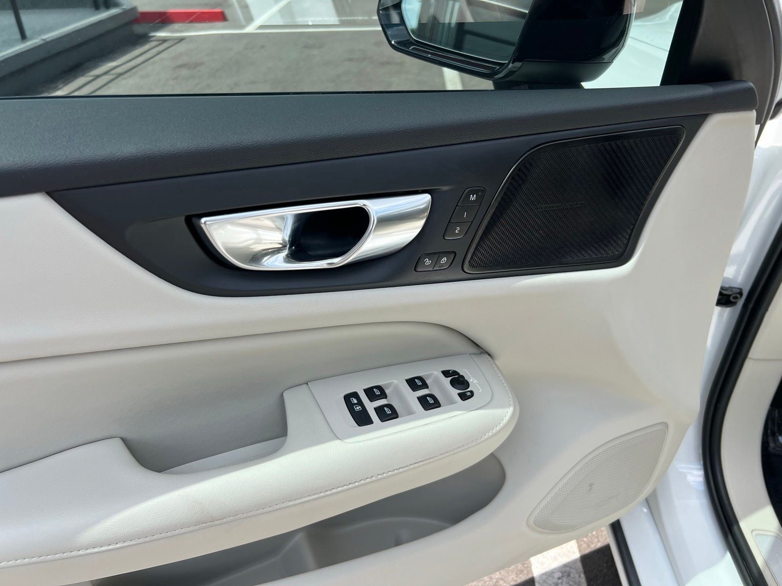 2023 Volvo S60 Recharge Plug-In Hybrid T8 Plus Dark Theme