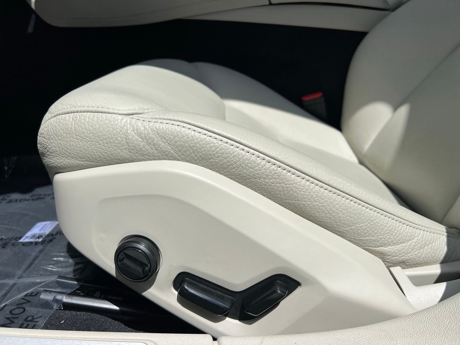 2023 Volvo S60 Recharge Plug-In Hybrid T8 Plus Dark Theme