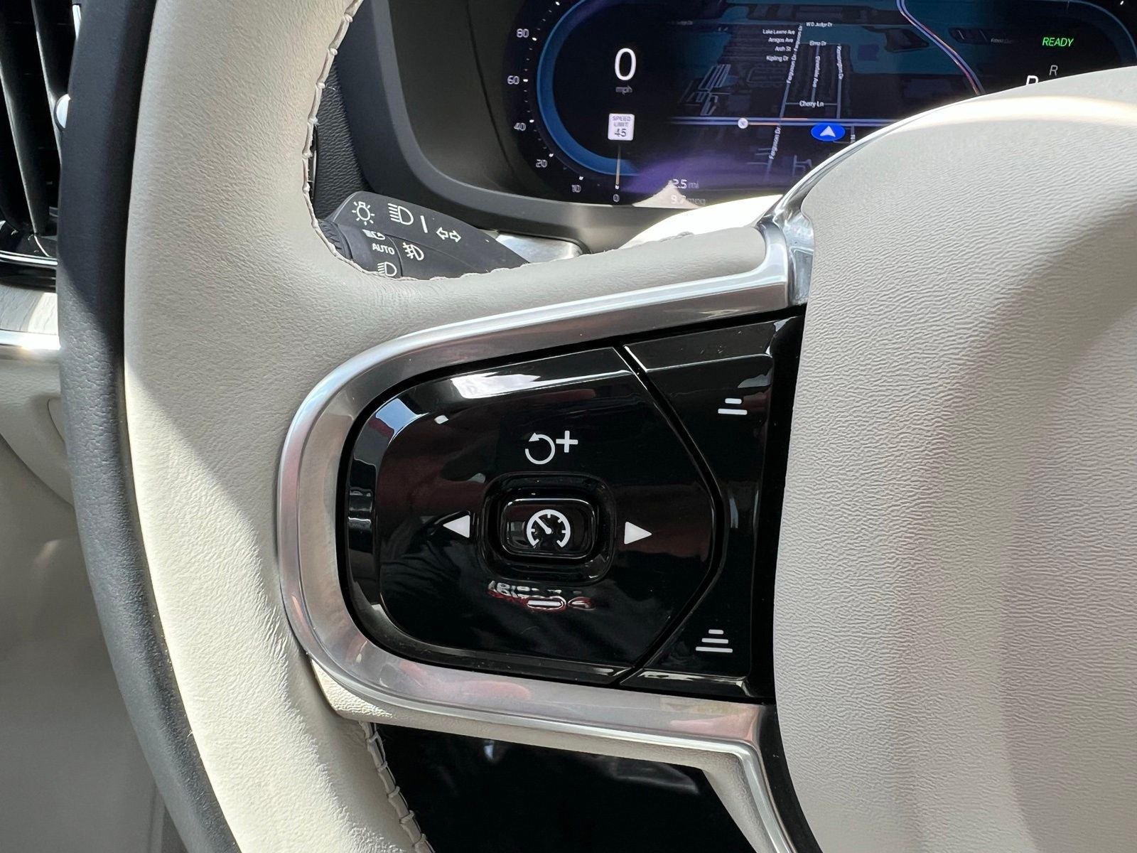 2023 Volvo S60 Recharge Plug-In Hybrid T8 Plus Dark Theme