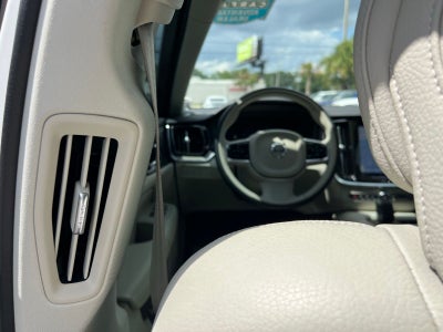 2023 Volvo S60 Recharge Plug-In Hybrid T8 Plus Dark Theme