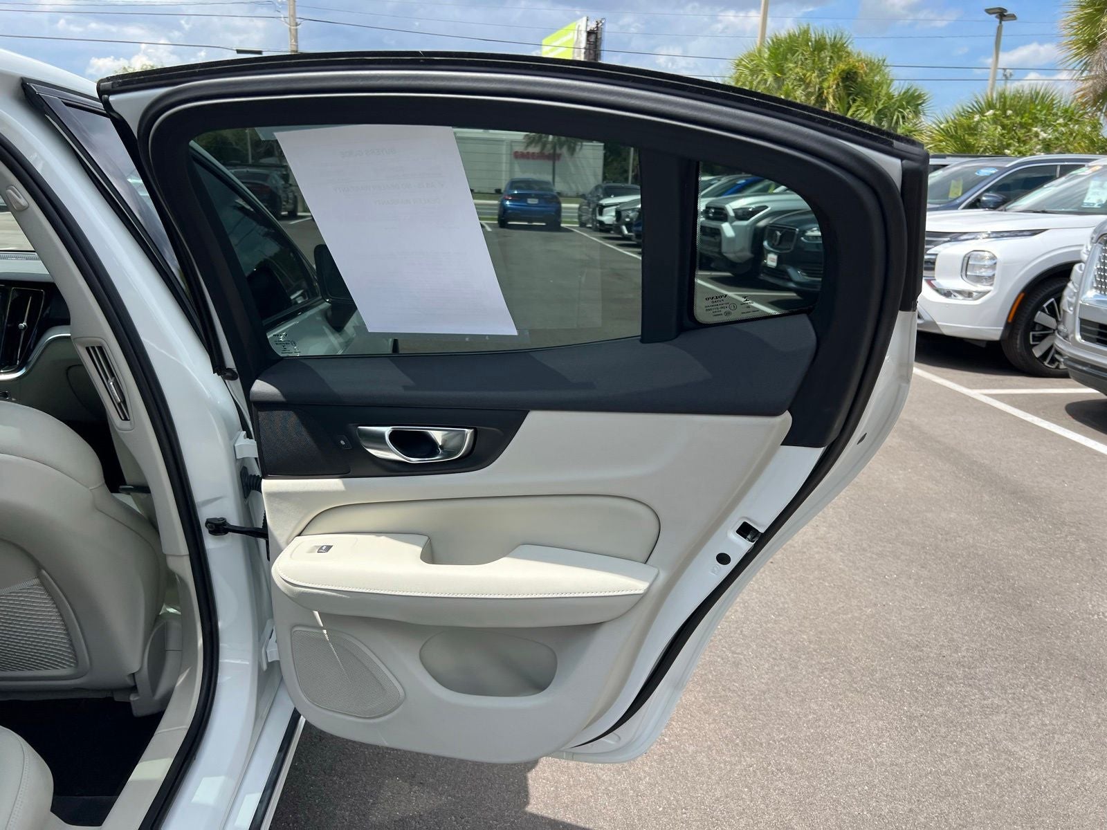 2023 Volvo S60 Recharge Plug-In Hybrid T8 Plus Dark Theme