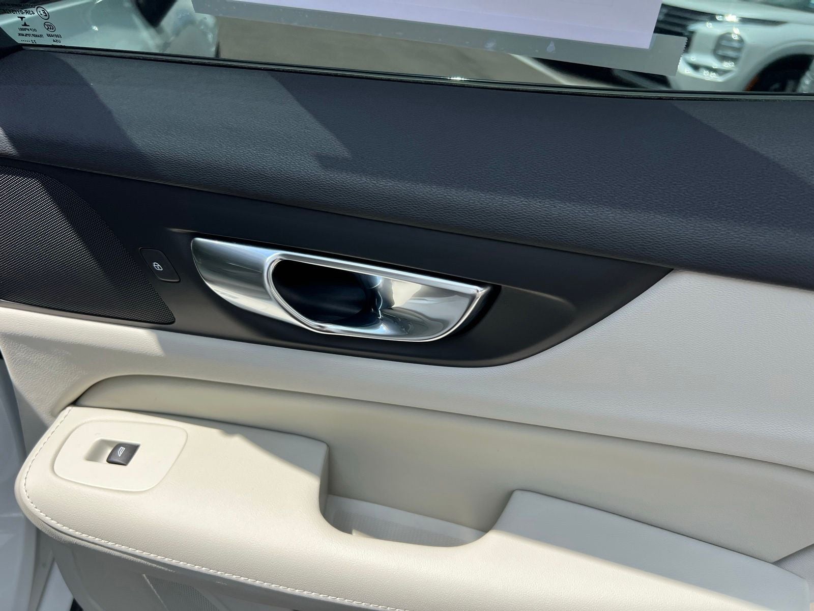 2023 Volvo S60 Recharge Plug-In Hybrid T8 Plus Dark Theme