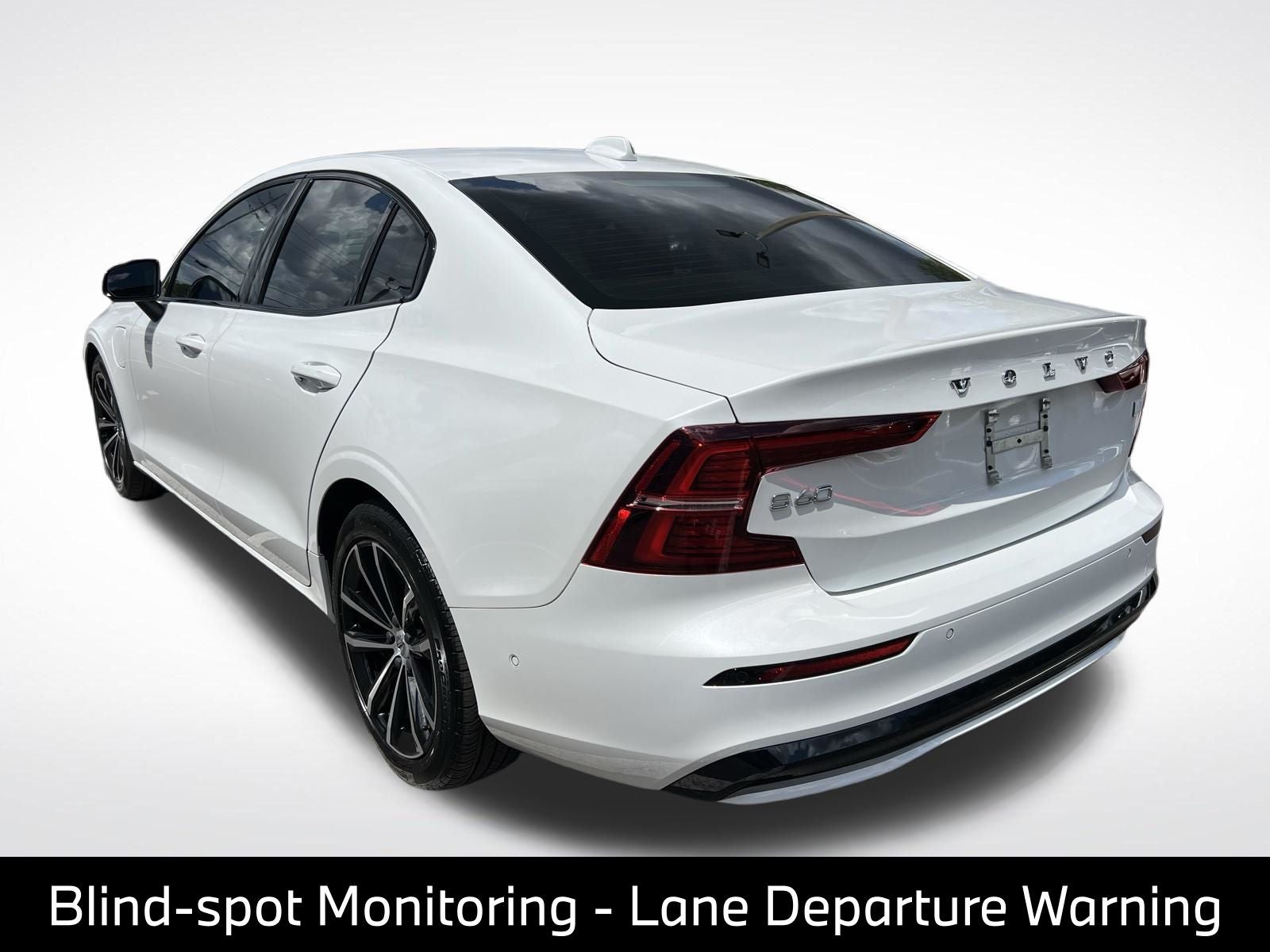 2023 Volvo S60 Recharge Plug-In Hybrid T8 Plus Dark Theme