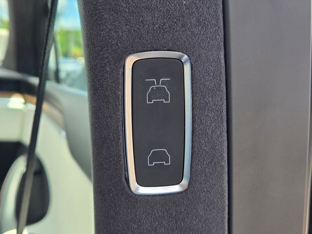 2022 Tesla Model X Base
