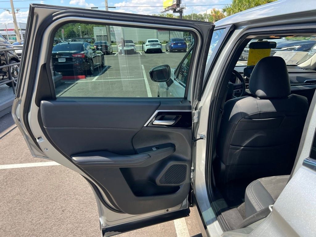 2023 Mitsubishi Outlander SE Special Edition