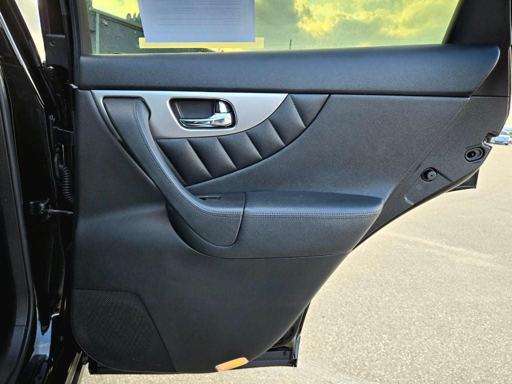 2017 INFINITI QX70 Base