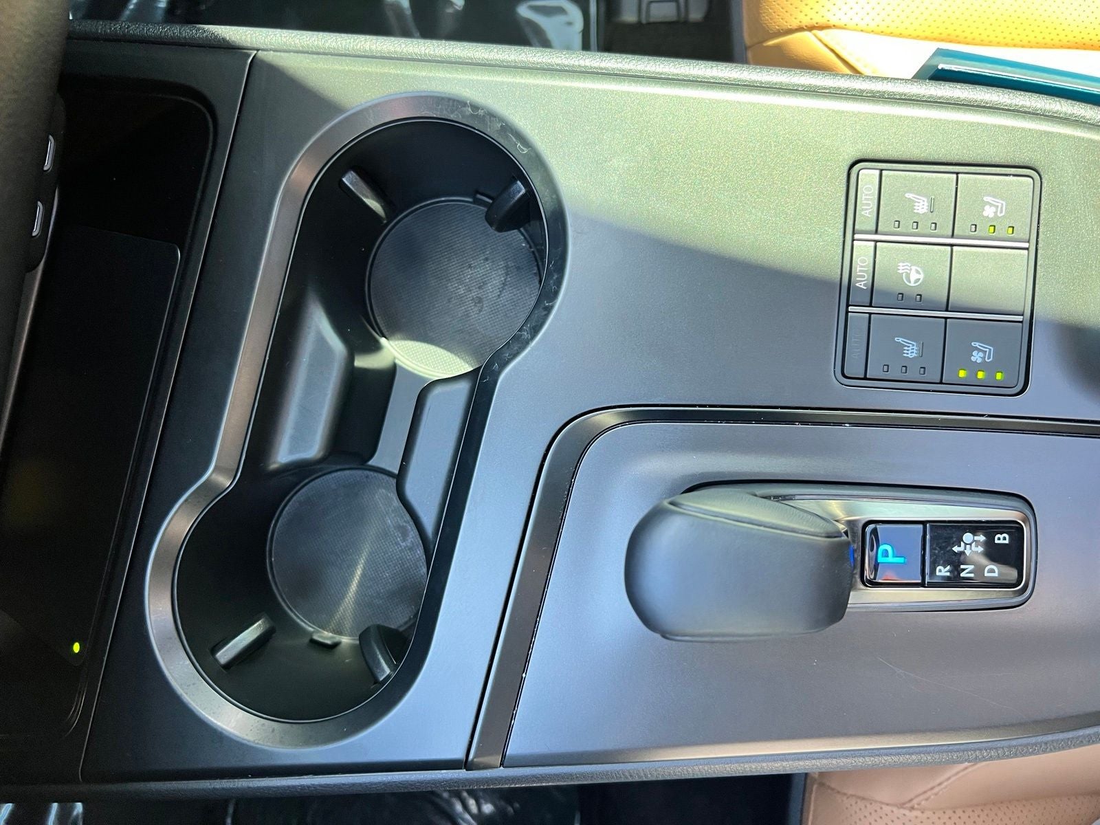 2025 Lexus UX 300h Premium