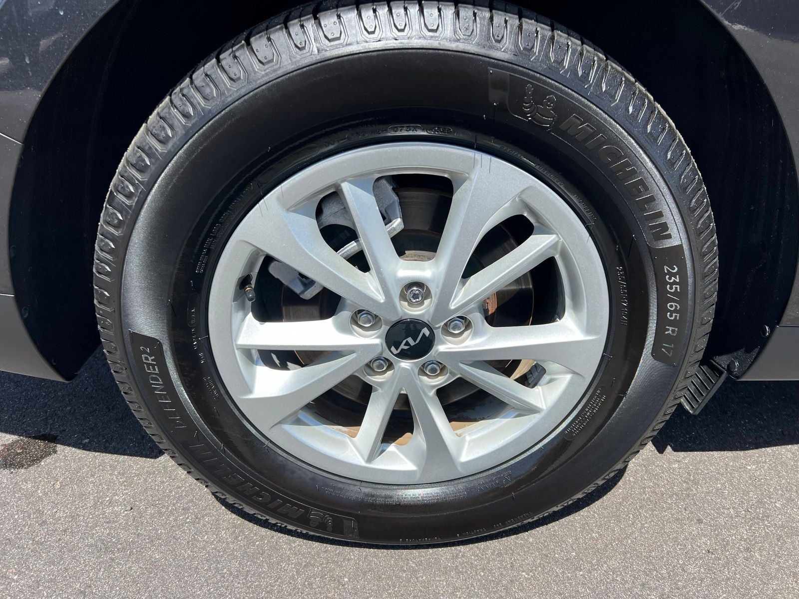 2024 Kia Carnival LX