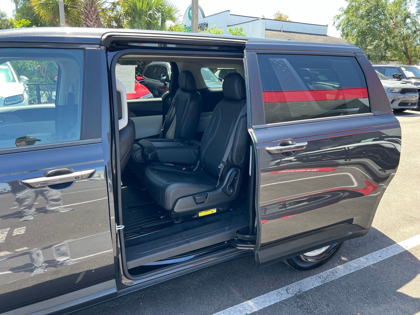 2024 Kia Carnival LX